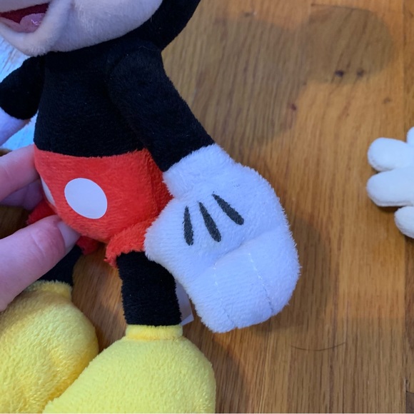 Set of two small Disney Mickey Mouse plushies - Picture 9 of 13